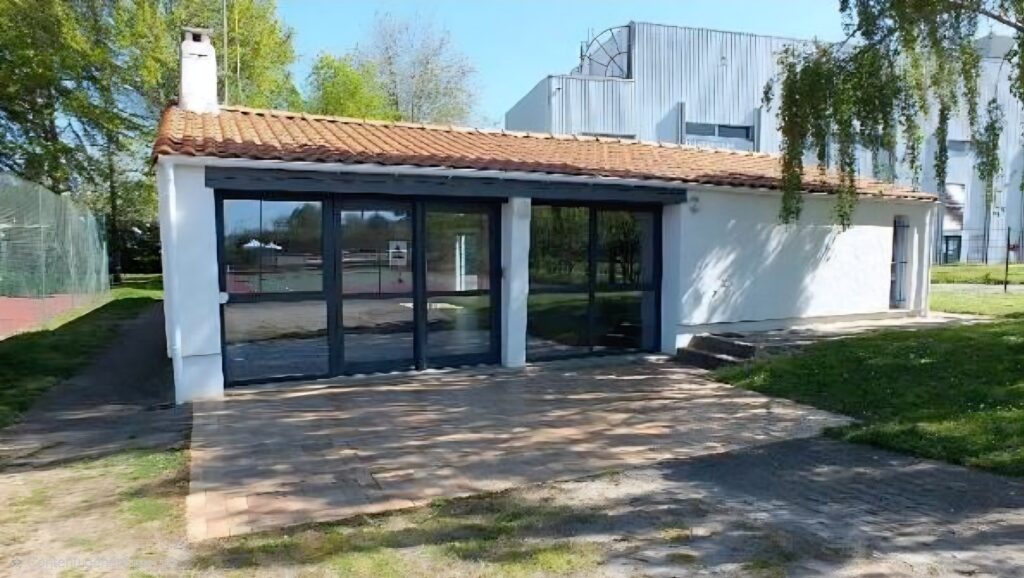 Club House Jean Yole